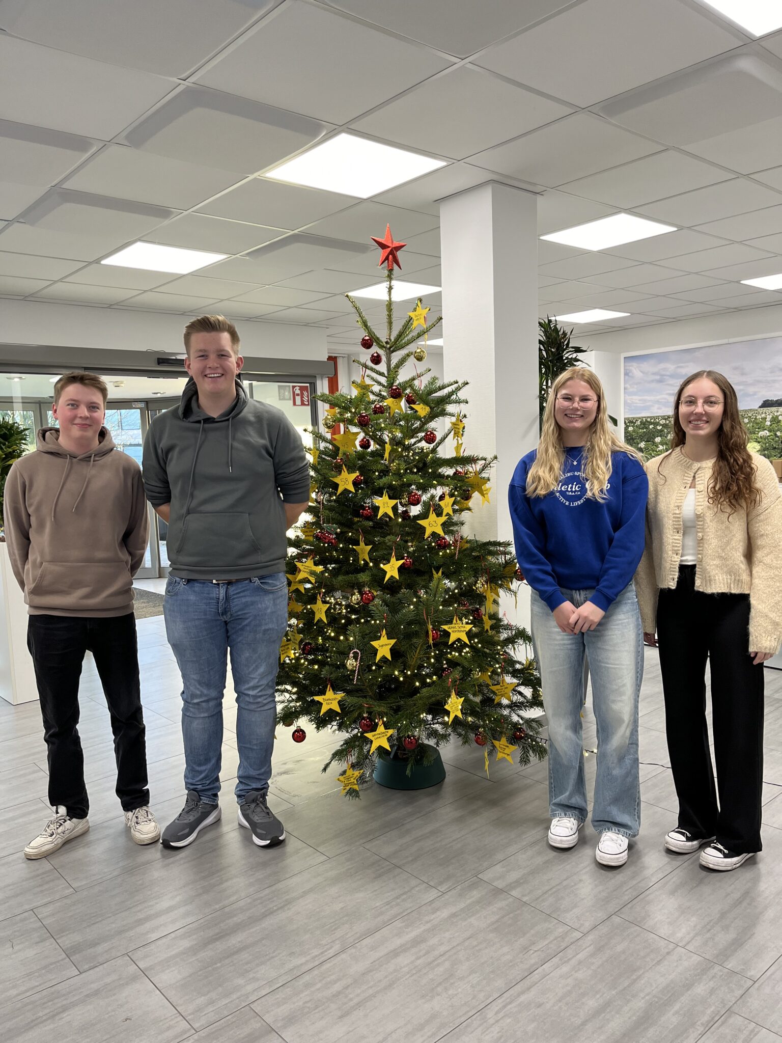 Kuite Spreading Christmas Joy: Emsland Group Donates Around 100 Gifts to ...